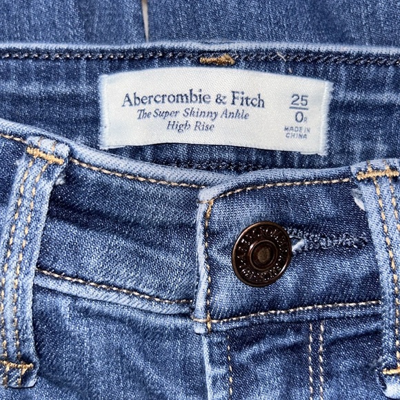 Abercrombie jeans - Picture 3 of 3
